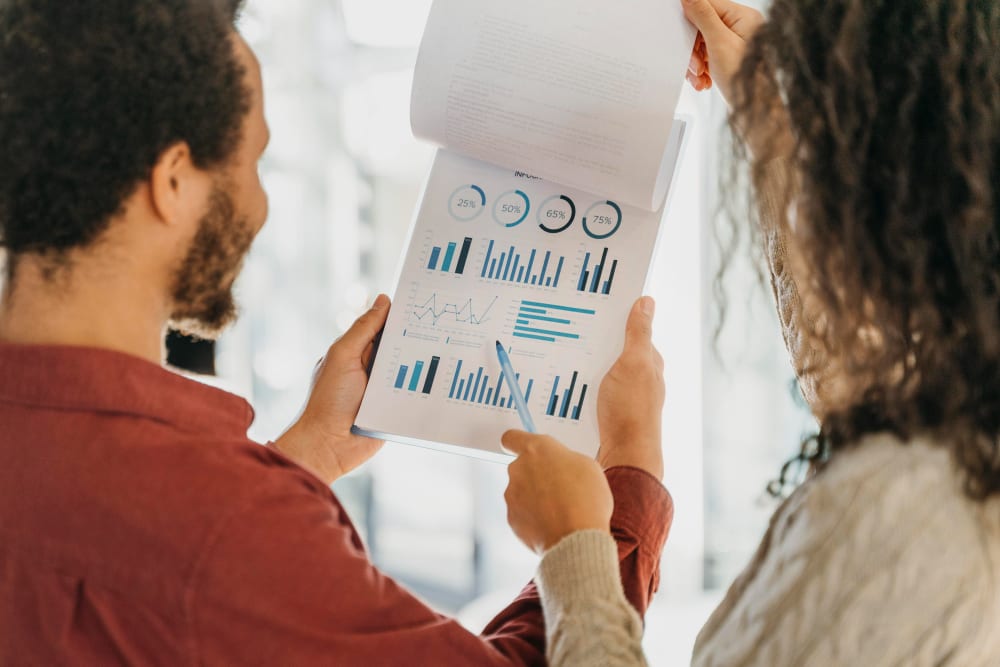 Nós, da DB1, temos algumas práticas para superar a ineficiência, tanto dentro do time de desenvolvimento quanto fora.