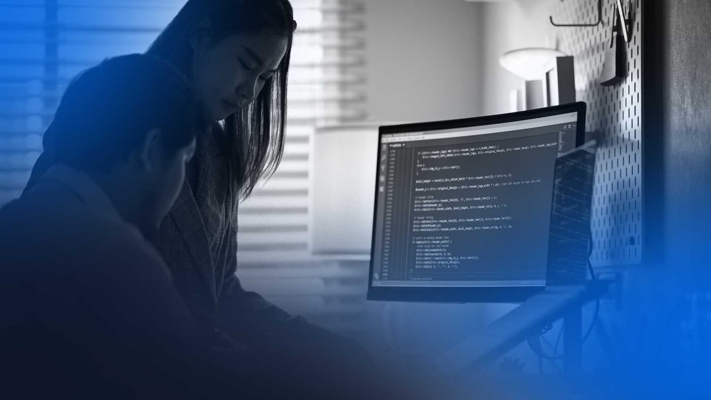 Desenvolvedores realizando a documentação do software