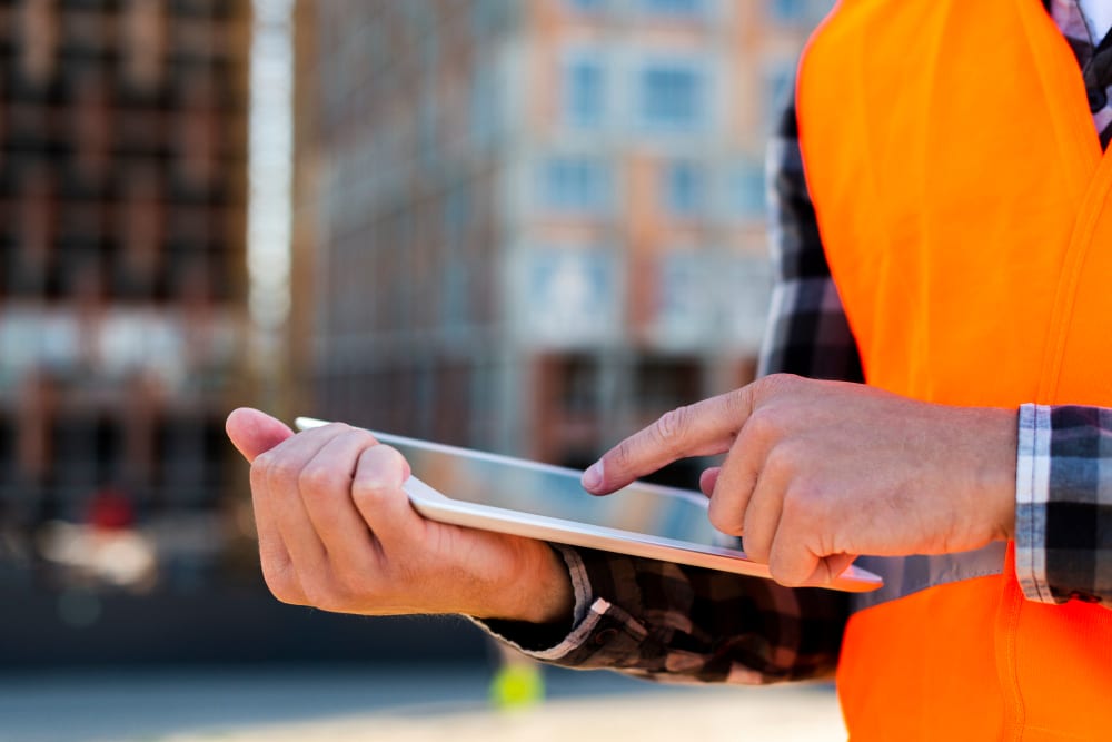 Existem diferentes formas de utilizar sistemas para construtoras, em diversas áreas da empresa.