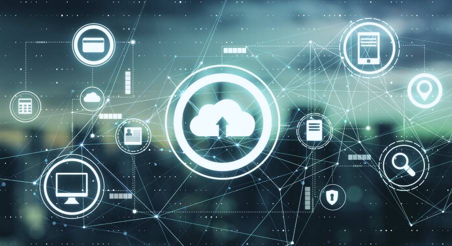 Ilustração de computação em nuvem com conexões digitais e ícones de dados, representando práticas de FinOps para gestão de custos em cloud.